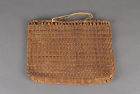 Ahousaht%20artist%2C%20%3Cb%3E%3Ci%3E%20Wallet%3C%2Fi%3E%3C%2Fb%3E%2C%201920%2F1940%2C%20cedar%20bark%2C%20beargrass%2C%20cattail%20and%20natural%20dye%2C%20The%20Elizabeth%20Cole%20Butler%20Collection%2C%20no%20known%20copyright%20restrictions%2C%202013.1.23
